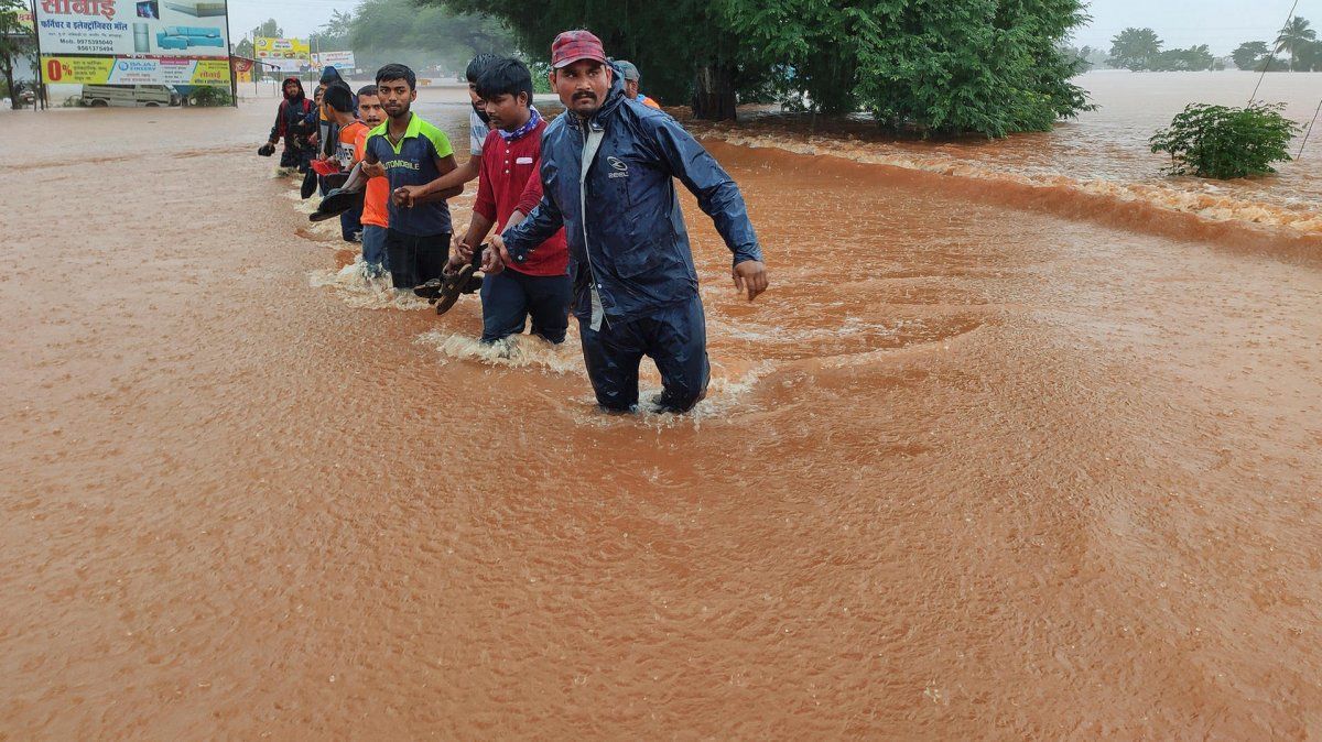 El científico Roxy Mathew Koll del Instituto Indio de Meteorología Tropical afirmó que se está viendo que los fenómenos de lluvias extremas generalizadas se han triplicado desde 1950.