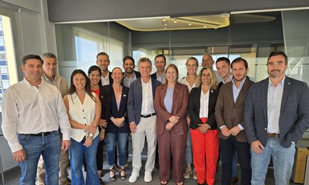 Gisela Scaglia y los nuevos miembros de la Comisión Directiva del PRO se reunieron con Mauricio Macri. Gisela Scaglia y los nuevos miembros de la Comisión Directiva del PRO se reunieron con Mauricio Macri.