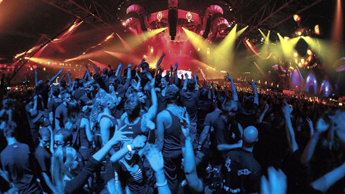 Especialistas pronostican libertinaje sexual y despilfarro cuando pase el covid