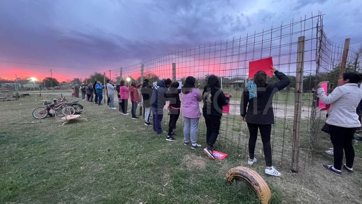 Los vecinos de barrio Cabal se mostraron en contra de la construcción del centro verde. Los vecinos de barrio Cabal se mostraron en contra de la construcción del centro verde.