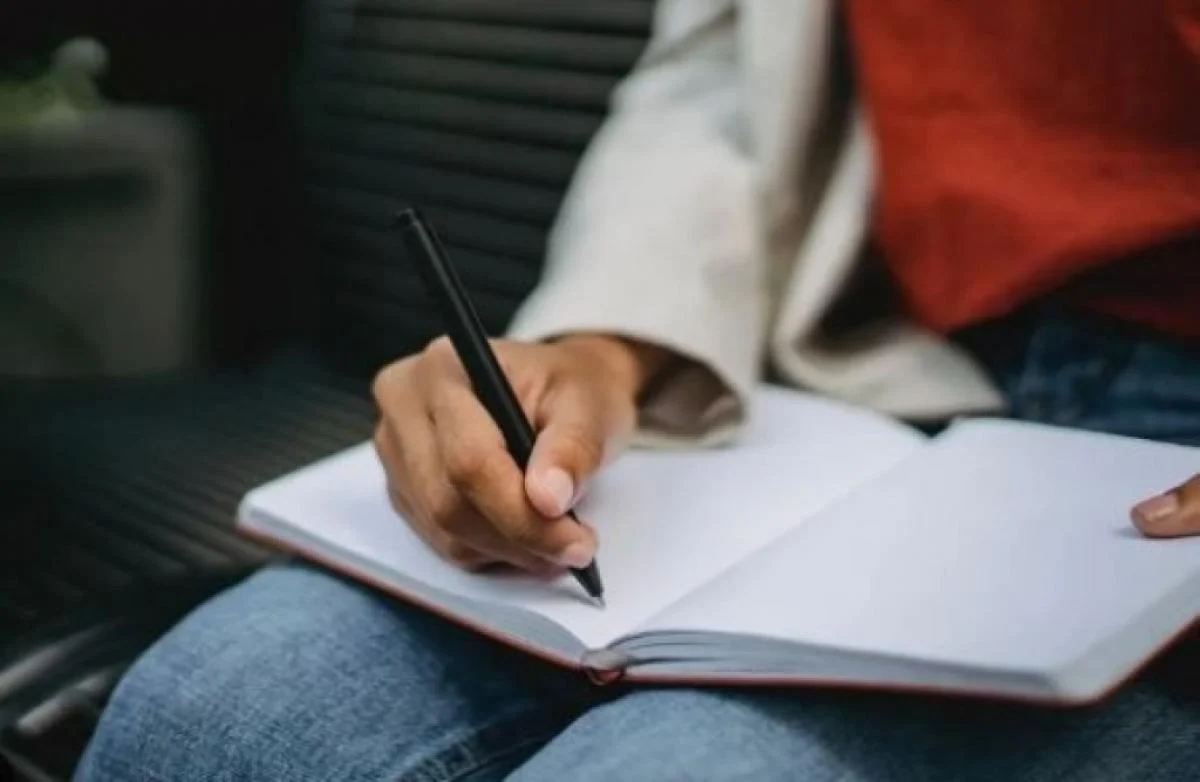 Una nena le escribió una carta a la directora de su escuela para pedir ayuda: su mamá sufría violencia de género