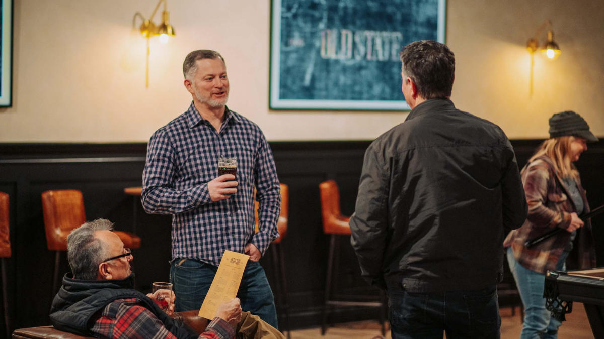 Un bar de Idaho se opone a la tendencia y promueve junio como el “Mes de la genialidad heterosexual” en lugar de celebrar el Orgullo.