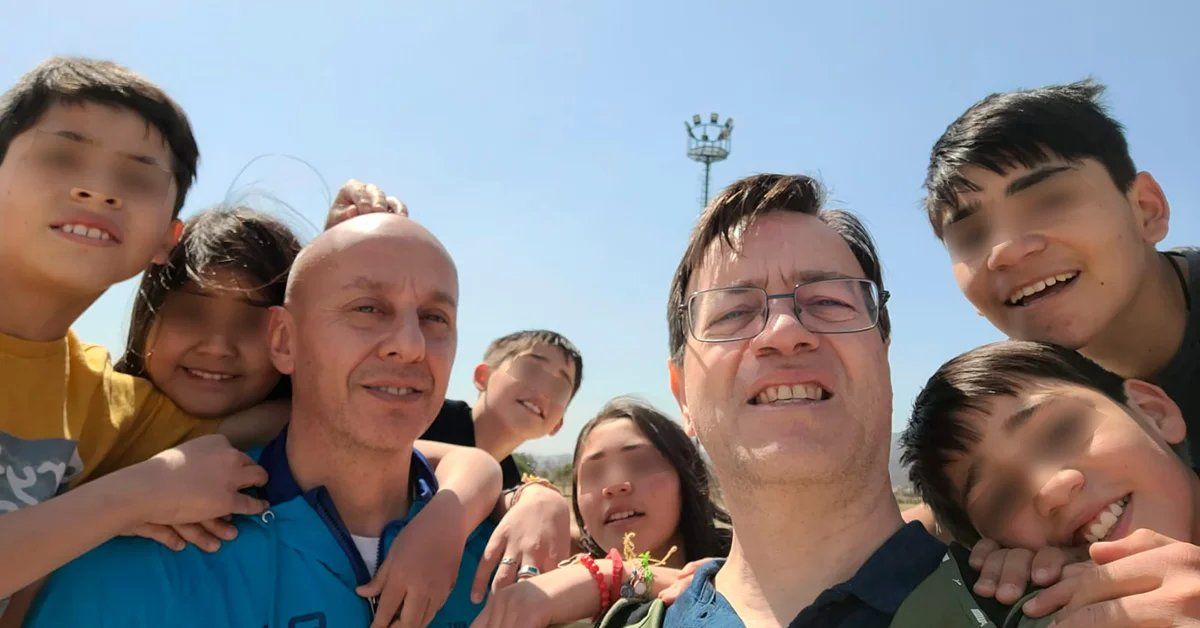 Una pareja cordobesa adoptó a seis hermanos salteños que no querían separarse: Le habían pedido a Papá Noel tener una familia