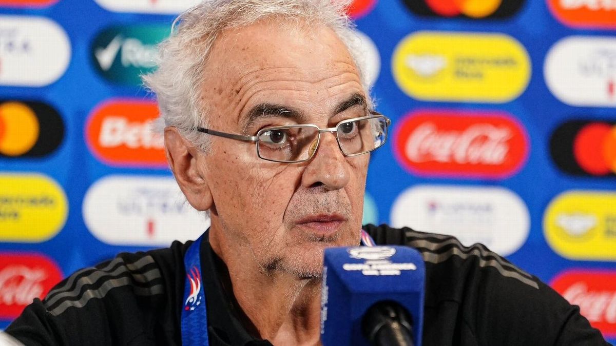 El DT de Perú no se guardó nada tras perder contra Argentina: Un arbitraje con dualidad de criterios...