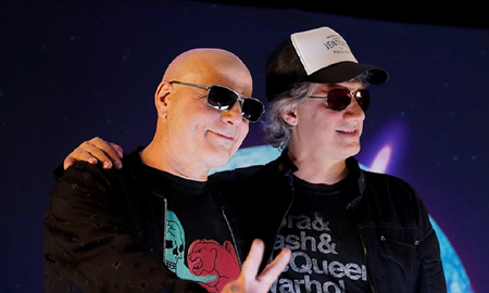 Soda Stereo recibió Discos de Oro y Platino por sus ventas en Estados Unidos y Puerto Rico. Soda Stereo recibió Discos de Oro y Platino por sus ventas en Estados Unidos y Puerto Rico.