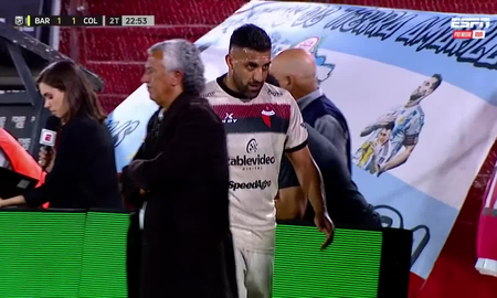 El cruce entre Néstor Gorosito y Wanchope Ábila. El cruce entre Néstor Gorosito y Wanchope Ábila.