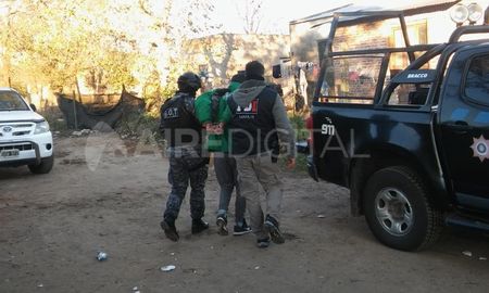Detención. El momento en que los investigadores detuvieron a uno de los señalados por la causa. Detención. El momento en que los investigadores detuvieron a uno de los señalados por la causa.