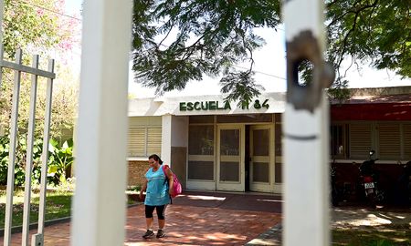 Varias escuelas de Rosario y alrededores fueron blanco de balaceras este año. En ese marco, el Ministerio de Seguridad dispuso un operativo de prevención para el domingo de elecciones.