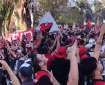Los hinchas de Colón vuelven al Cementerio de los Elefantes y la previa del partido fue similar a las que se desarrollaban en la época prepandémica. Los hinchas de Colón vuelven al Cementerio de los Elefantes y la previa del partido fue similar a las que se desarrollaban en la época prepandémica.