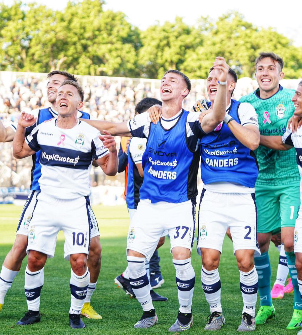 Gimnasia le ganó a Argentinos Juniors y escapó de la zona de descenso. Gimnasia le ganó a Argentinos Juniors y escapó de la zona de descenso.