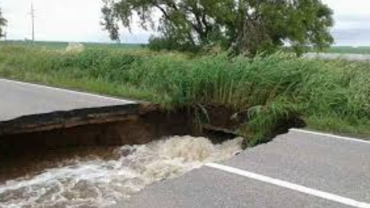 Insólito: un río se comió una ruta en Córdoba
