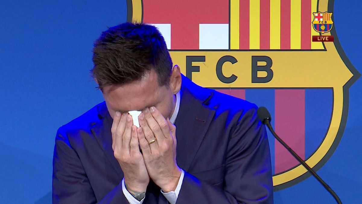 La emoci&oacute;n de Messi en su conferencia de despedida del Barcelona.