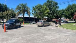 altText(Un motociclista fue hospitalizado tras colisionar con un auto en Gorriti y Sarmiento)}