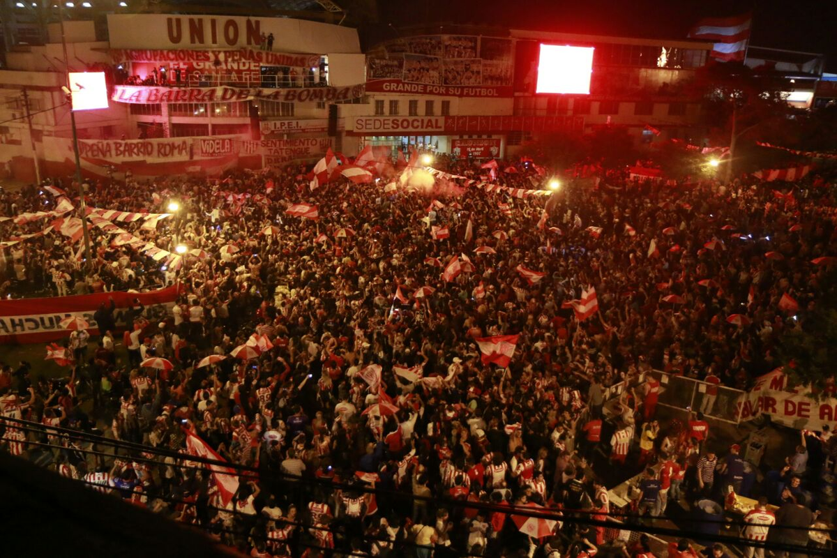 Los festejos de los hinchas de Unión.