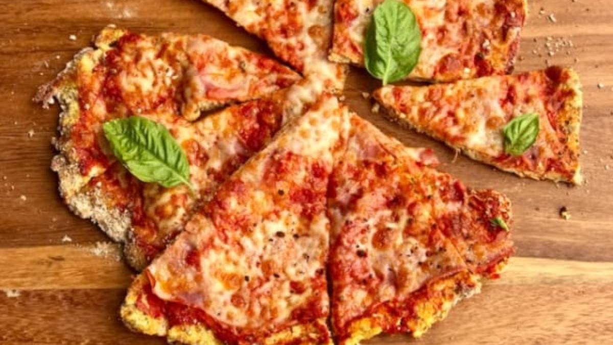 Receta de pizza de coliflor sin harina ni gluten. 