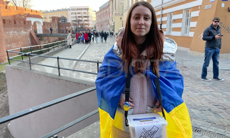 Anna Bonndar es de Odesa, una ciudad de Ucrania a orillas del Mar Negro. En las calles de Varsovia busca trabajo en bares y restaurantes. Anna Bonndar es de Odesa, una ciudad de Ucrania a orillas del Mar Negro. En las calles de Varsovia busca trabajo en bares y restaurantes.