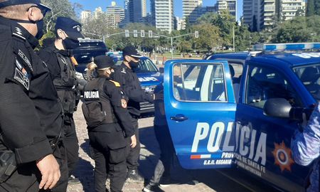 Los manifestantes fueron disuadidos y algunos de ellos detenidos por la Policía de Santa Fe. Los manifestantes fueron disuadidos y algunos de ellos detenidos por la Policía de Santa Fe.