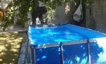 Discutió con su novio por la pileta de lona, lo apuñaló y lo mató Discutió con su novio por la pileta de lona, lo apuñaló y lo mató