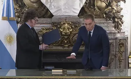 menos de cinco meses por funcionario: los numeros detras del record de javier milei con sus jefes de gabinete menos de cinco meses por funcionario: los numeros detras del record de javier milei con sus jefes de gabinete