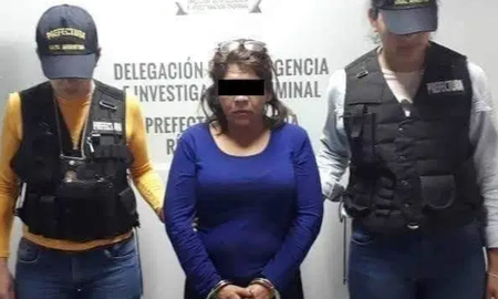Apuñaló a su esposo luego de encontrar fotos de él teniendo sexo con otra: no se dio cuenta que era ella Apuñaló a su esposo luego de encontrar fotos de él teniendo sexo con otra: no se dio cuenta que era ella