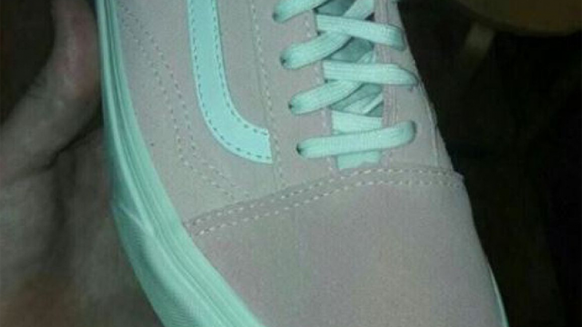 El debate sobre el color de una zapatilla se vuelve viral en las redes