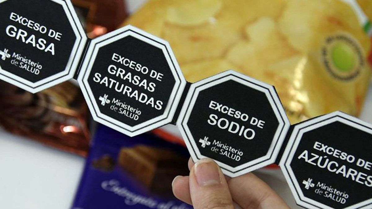 Advirtieron que el recambio de productos será gradual en supermercados y almacenes.