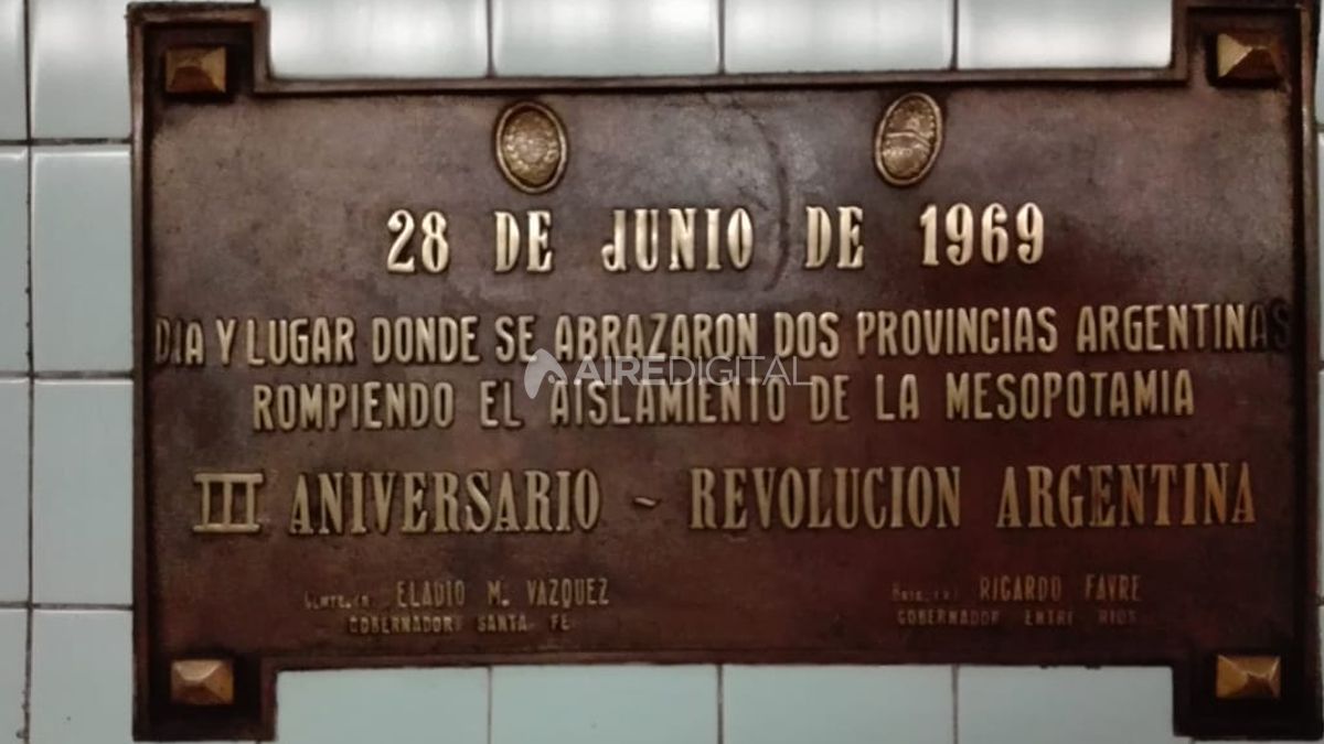 Retiraron del interior del Túnel Subfluvial una placa que recordaba el período dictatorial de Onganía