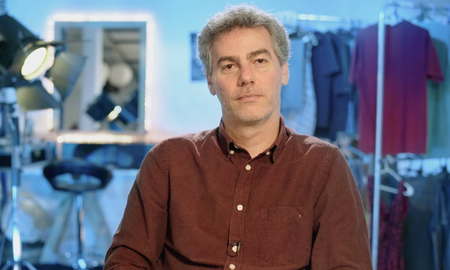 Sebastián Schindel es un director, productor, guionista, director de fotografía y montador argentino. Estudió filosofía en la Universidad de Buenos Airs y cine en la ENERC. Es profesor de cine documental en la ENERC y en la Universidad de San Martin Sebastián Schindel es un director, productor, guionista, director de fotografía y montador argentino. Estudió filosofía en la Universidad de Buenos Airs y cine en la ENERC. Es profesor de cine documental en la ENERC y en la Universidad de San Martin
