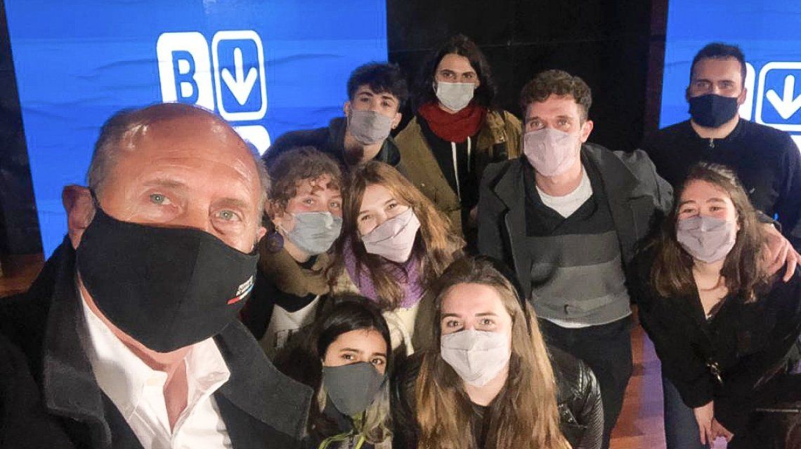 La iniciativa del gobernador establece la posibilidad de sufragar entre los 16 y 18 años, aunque no es obligatorio. Hoy, Santa Fe y Corrientes son las únicas dos provincias en las que no está contemplado.