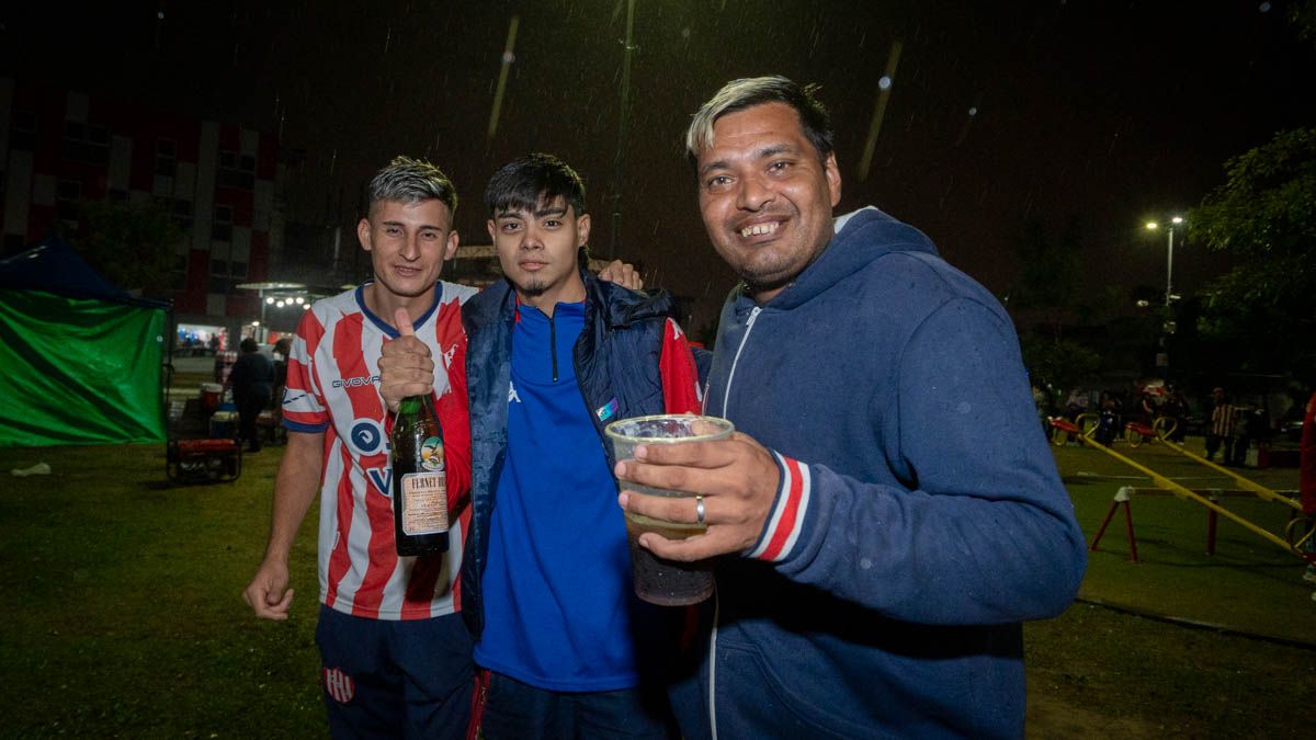 Los fanáticos de Unión también compartieron algo fresco para tomar. Los fanáticos de Unión también compartieron algo fresco para tomar.