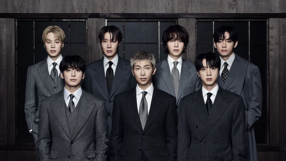 Tras completar el servicio militar obligatorio, los siete integrantes de BTS regresaron oficialmente como grupo después de casi cuatro años con el lanzamiento de su nuevo álbum, Tras completar el servicio militar obligatorio, los siete integrantes de BTS regresaron oficialmente como grupo después de casi cuatro años con el lanzamiento de su nuevo álbum,