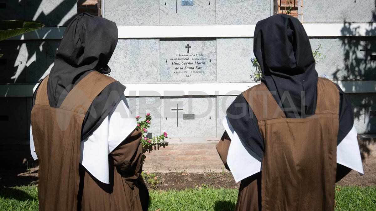 Sor Cecilia María descansa en el Carmelo de Santa Fe. Sor Cecilia María descansa en el Carmelo de Santa Fe.