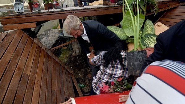 Rogelio Frigerio sufrió una brusca caída mientras inauguraba un restaurante