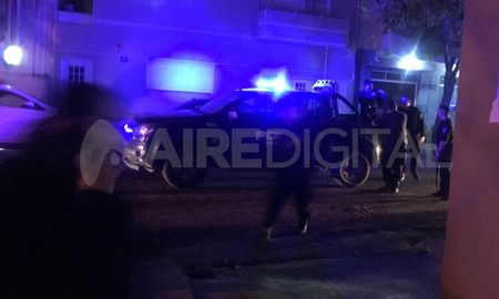 Dos hombres fueron asesinados, mientras que una mujer resultó herida el domingo a la noche, en el marco de un ataque a balazos en barrio Tablada. Dos hombres fueron asesinados, mientras que una mujer resultó herida el domingo a la noche, en el marco de un ataque a balazos en barrio Tablada.