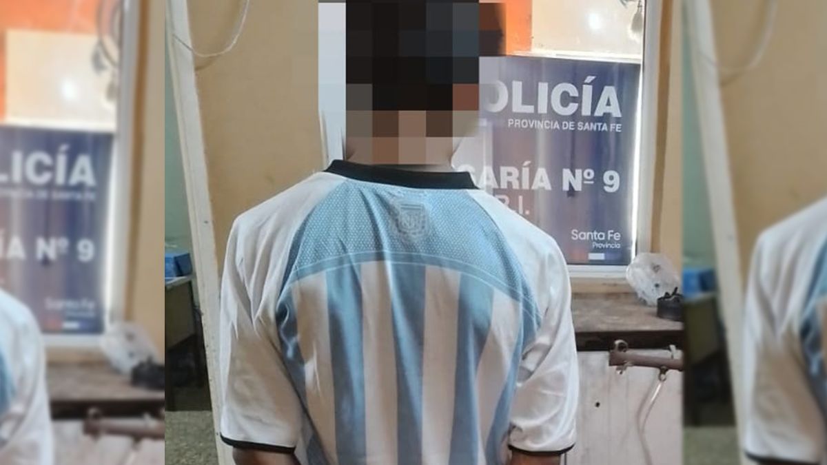 Con las "sodas en la masa". El ladrón fue detenido y trasladado a sede policial. Con las "sodas en la masa". El ladrón fue detenido y trasladado a sede policial.
