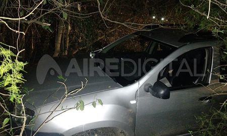 El vehículo robado apareció una hora y media más tarde en un descampado de Santo Tomé El vehículo robado apareció una hora y media más tarde en un descampado de Santo Tomé