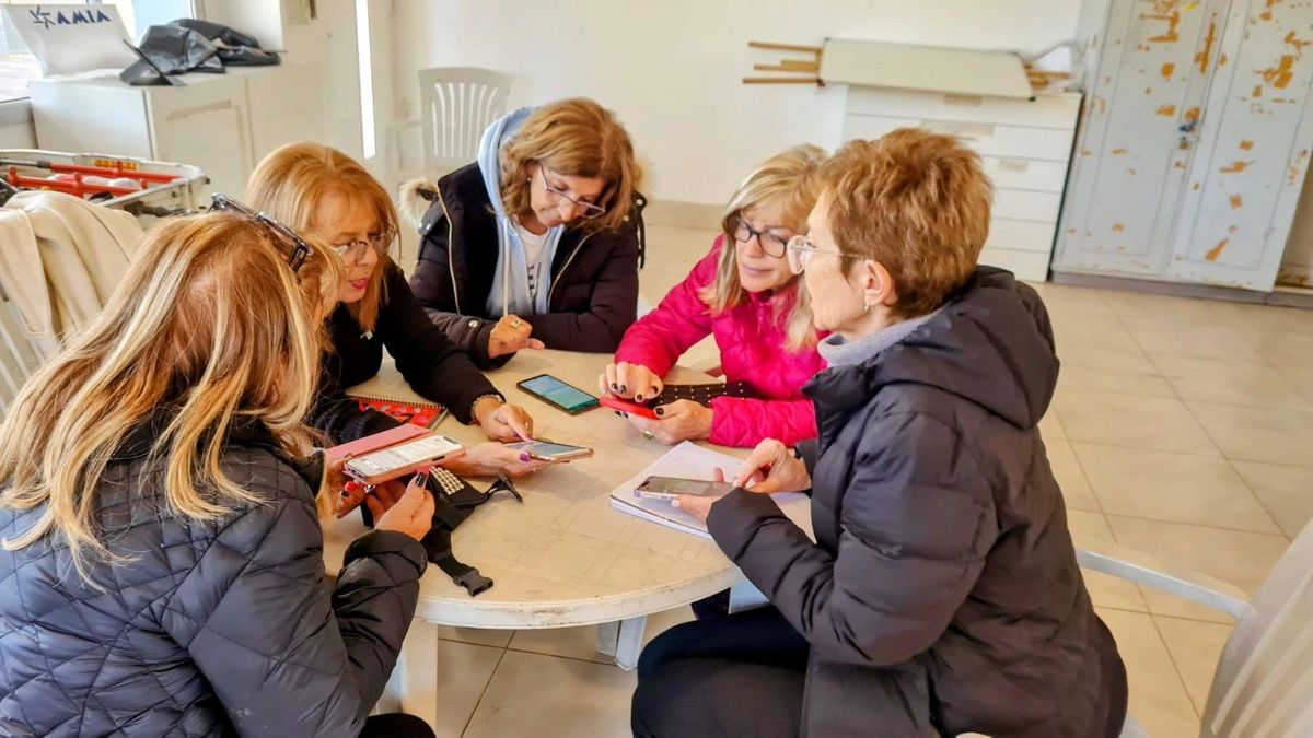 A través del programa de inclusión digital, se busca facilitar el acceso de las personas mayores a las herramientas tecnológicas. A través del programa de inclusión digital, se busca facilitar el acceso de las personas mayores a las herramientas tecnológicas.