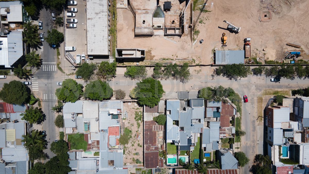 Vista aérea de calle Sargento Cabral entre Sarmiento y Mitre. Vista aérea de calle Sargento Cabral entre Sarmiento y Mitre.