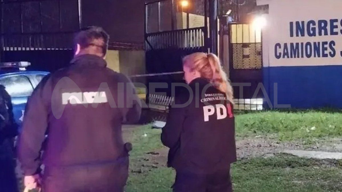 Arrojaron bombas molotov contra el frigorífico de Coto de Rosario y dejaron un mensaje intimidatorio.