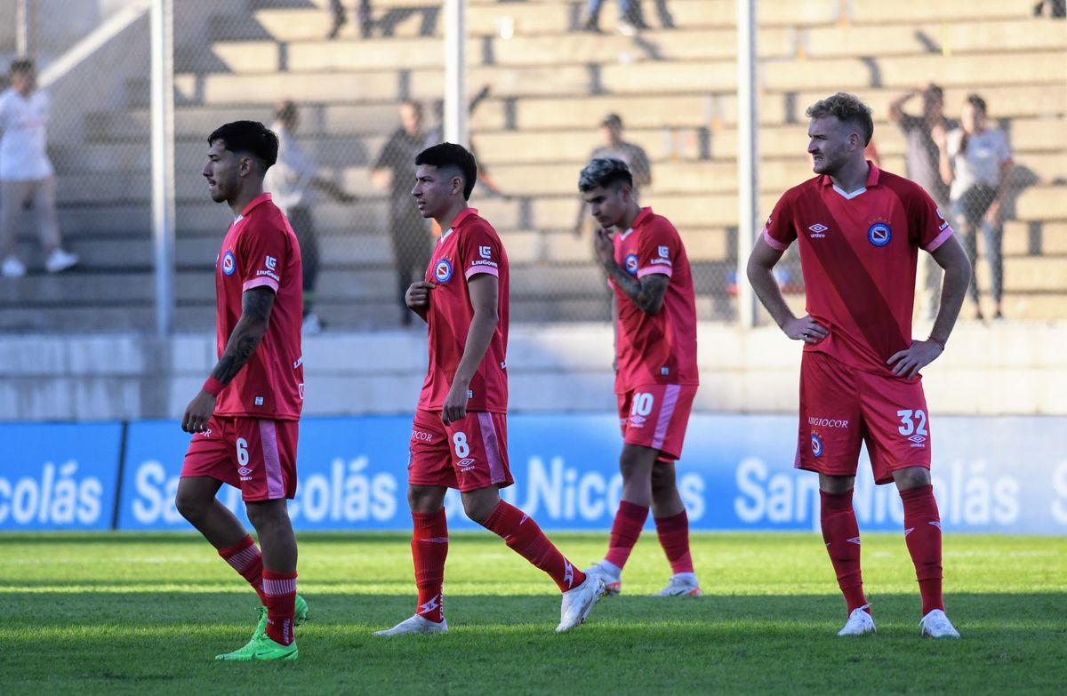 Argentinos Juniors volvió a quedar eliminado por penales en semifinales de la Copa de la Liga, al igual que ante Tigre en 2022. Argentinos Juniors volvió a quedar eliminado por penales en semifinales de la Copa de la Liga, al igual que ante Tigre en 2022.