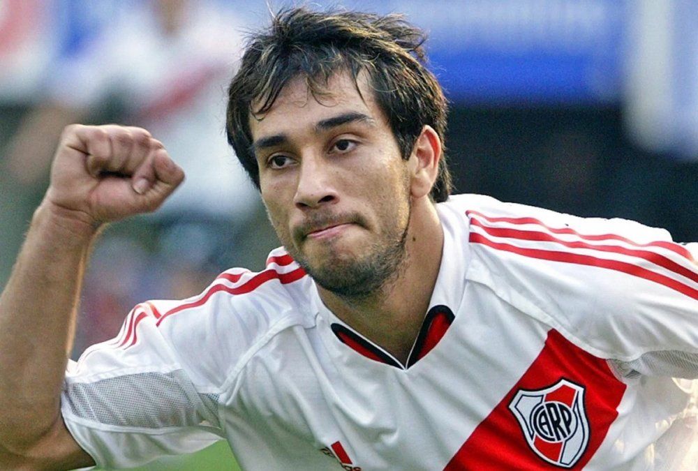 Pipino Cuevas, otra vez internado por dengue