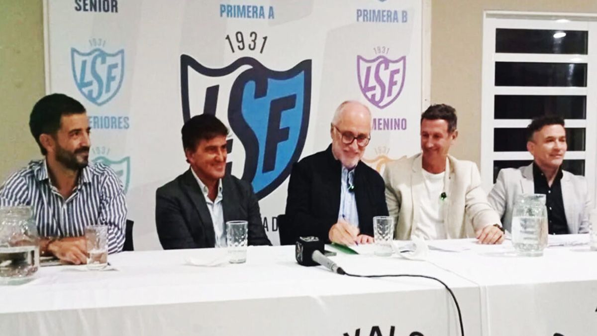 Garay Sport y la Liga Santafesina firmaron un convenio que cubrirá a más de 18.000 futbolistas. Garay Sport y la Liga Santafesina firmaron un convenio que cubrirá a más de 18.000 futbolistas.