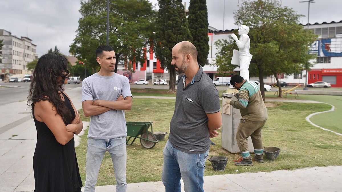 La obra de arte había sido vandalizada, por lo cual se aprovechó la intervención urbanística en la avenida para retirarla y restaurarla.