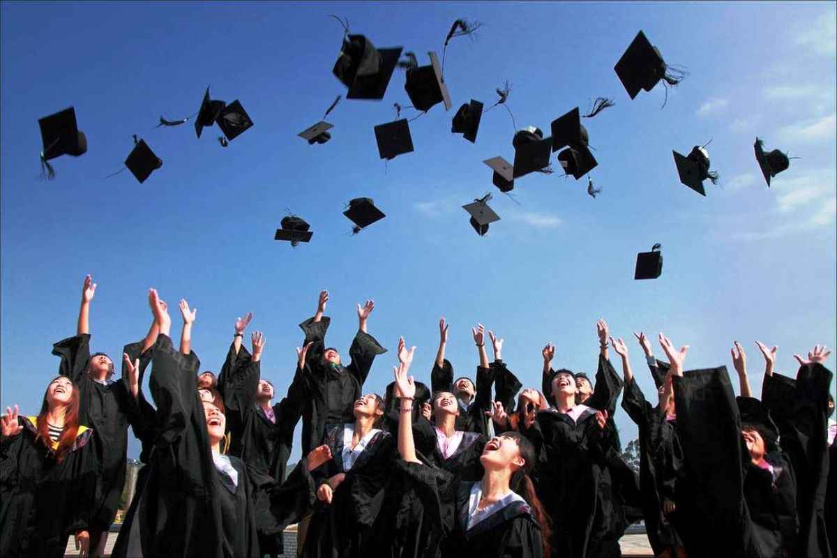 Menos de uno de cada tres estadounidenses dice ahora que un título universitario vale la pena.