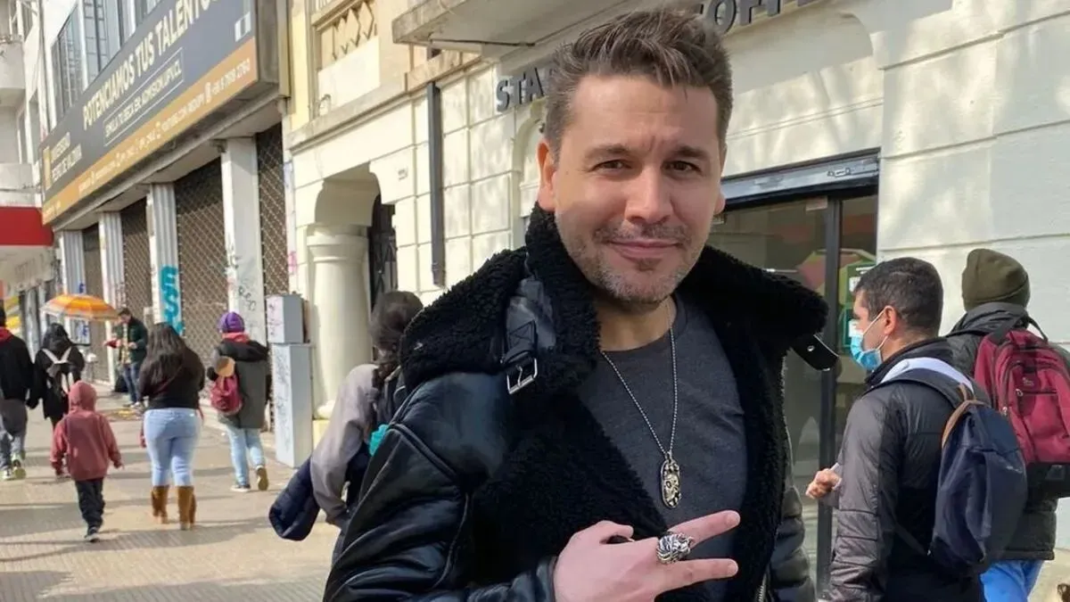 Condenan a influencer libertario por discriminar a mujer trans