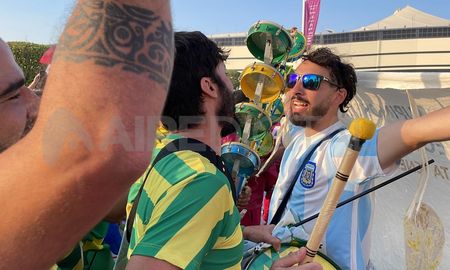 Un clásico mundialista: se picó entre argentinos y brasileños en la previa del partido inaugural Un clásico mundialista: se picó entre argentinos y brasileños en la previa del partido inaugural