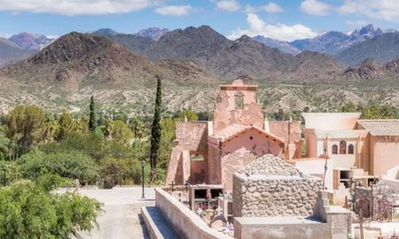 Seclantás, un pequeño pueblo escondido en Salta que resguarda tradiciones, sabores y paisajes únicos. Seclantás, un pequeño pueblo escondido en Salta que resguarda tradiciones, sabores y paisajes únicos.