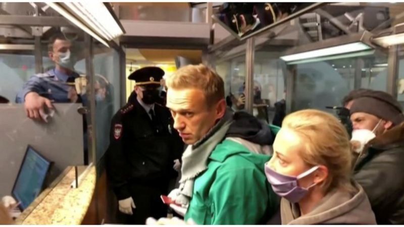 Navalny fue detenido en el puesto de migraciones del aeropuerto de Moscú.