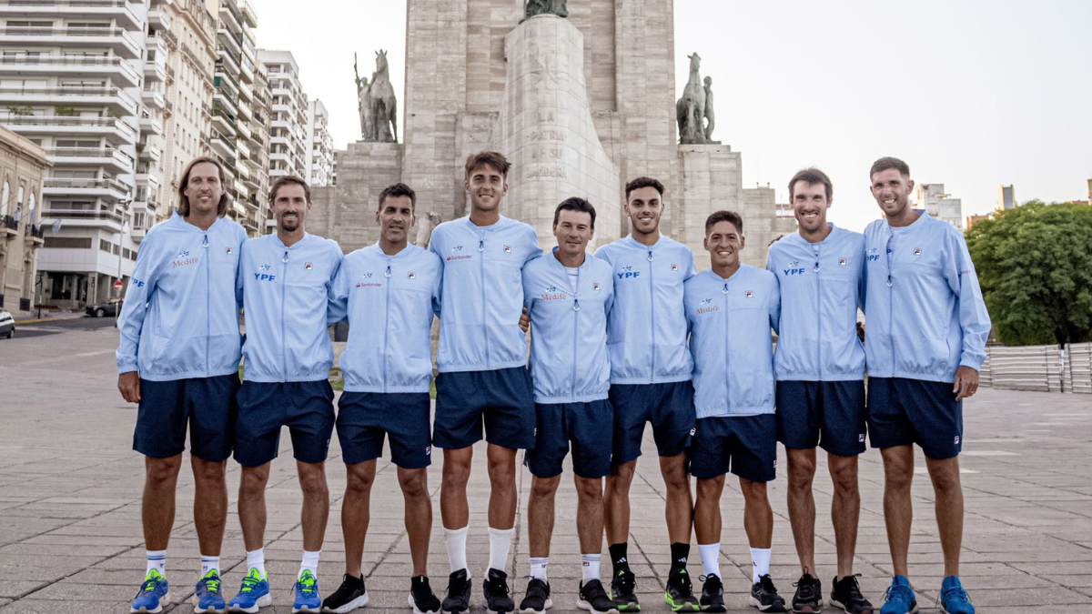 El equipo de Copa Davis se sacó la foto oficial en el Monumento a la Bandera.