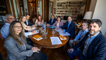 A cinco meses de quedar presa, Cristina Kirchner recibió a nueve economistas en su casa